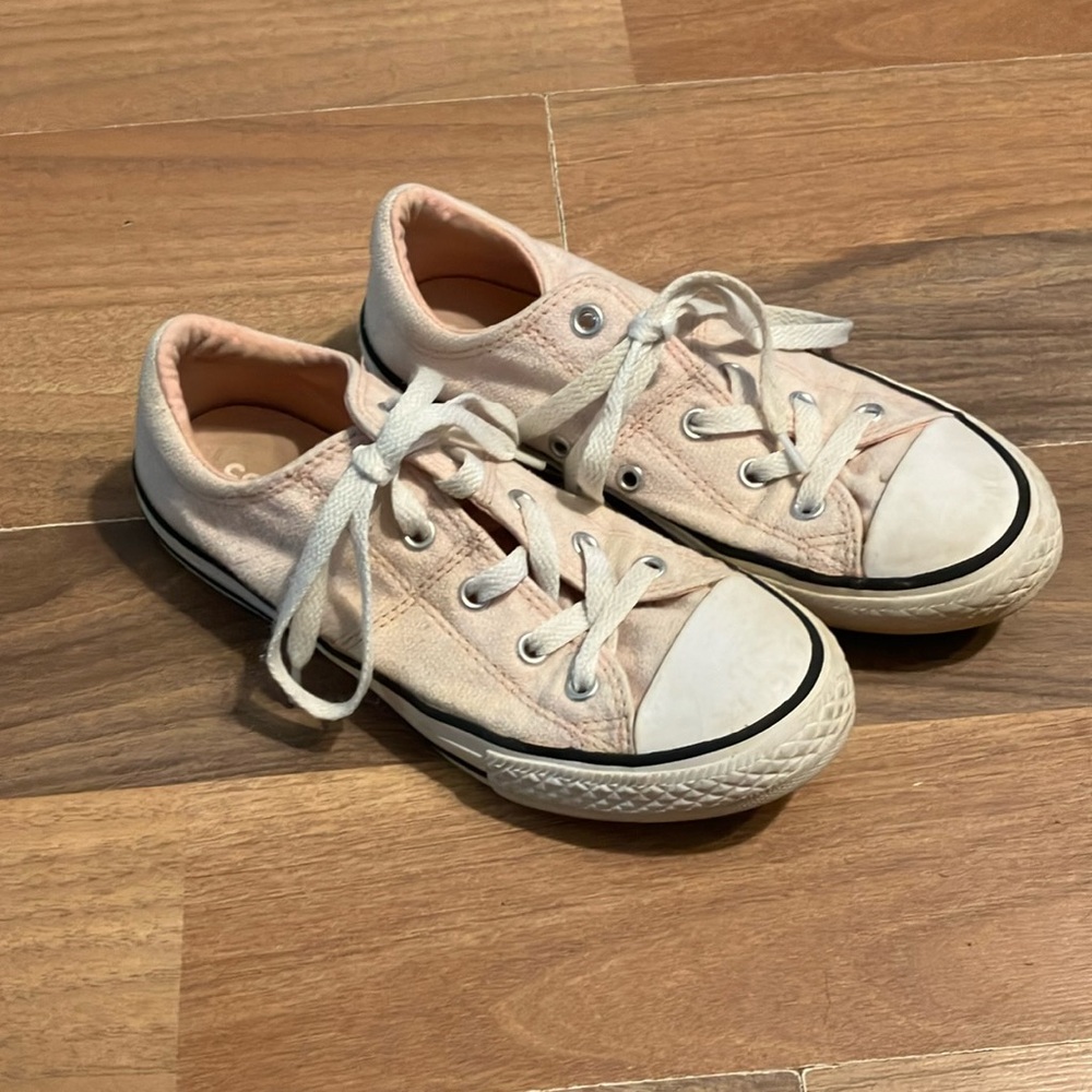Girls converse size 2